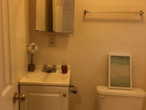5th image of 1134 W Davidson Ave APT C