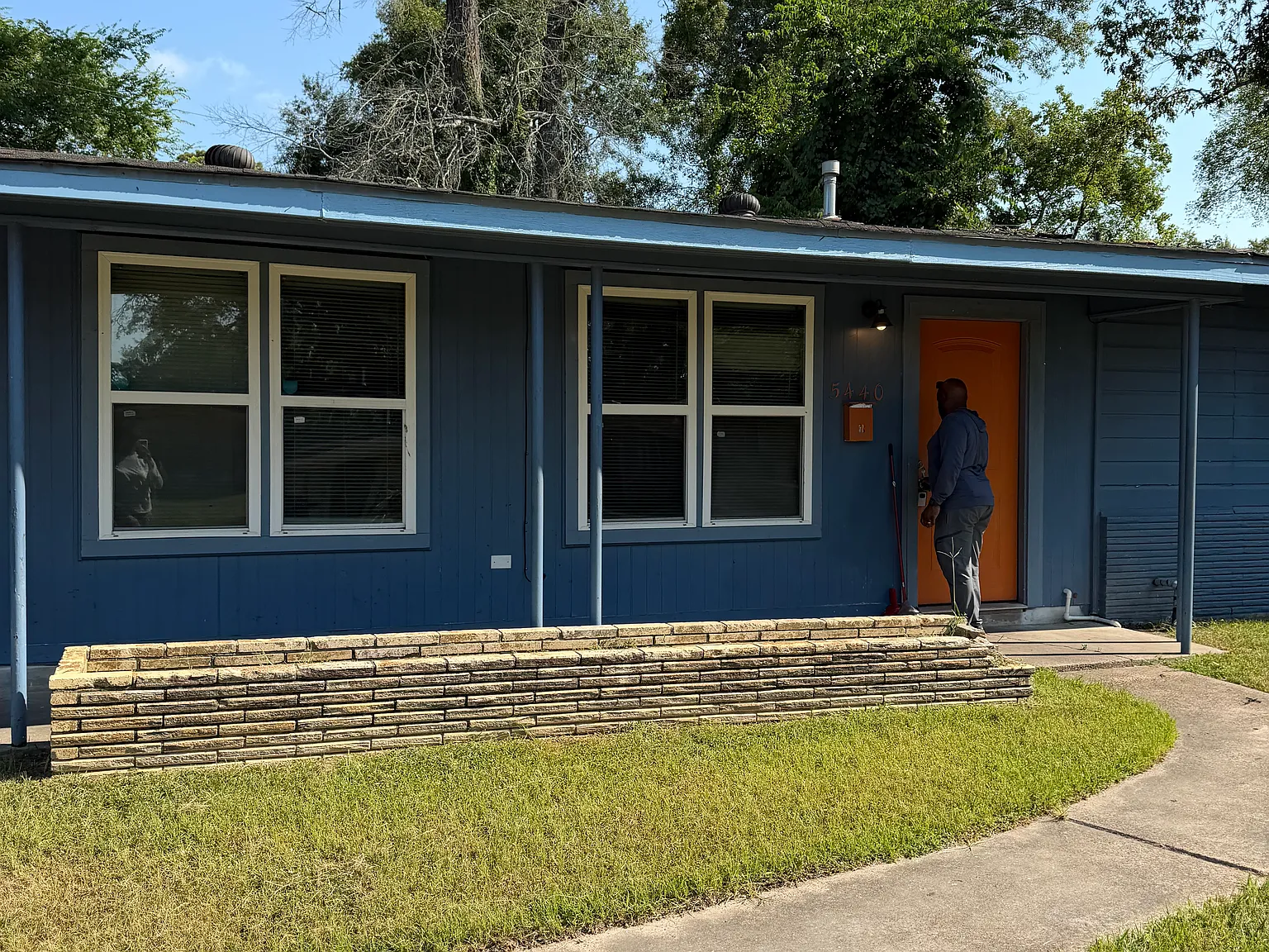 3 bed, 1830 sqft, $1,200 — Photo 1