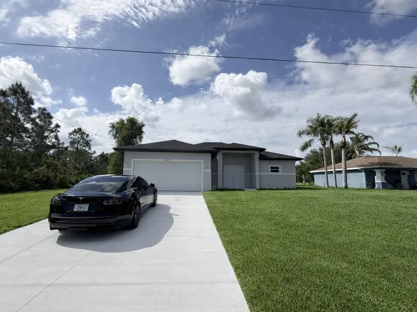 2809 Darlene Pl, Lehigh Acres, FL 33971