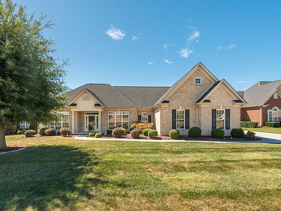 2nd image of 3753 Holly Berry Dr