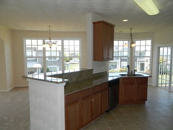 4th image of 823 Turnberry Arch