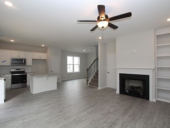 5th image of 445 Sturgeon St