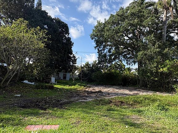 5th image of 4164 SW 52nd St