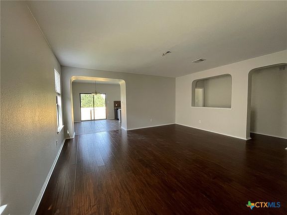 4th image of 1104 Lonesome Oak Dr