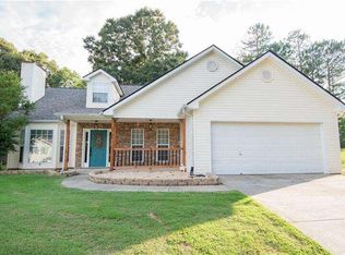 6104 Live Oak Dr, Flowery Branch, GA 30542