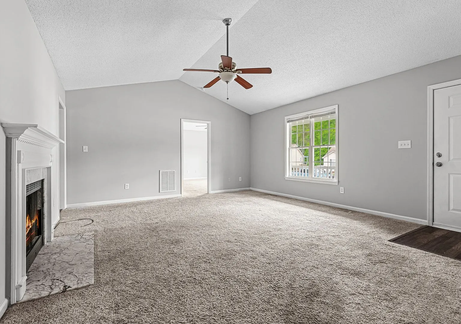 Single Family 3 bedroom plus a flex room- Available August 12th — Photo 4