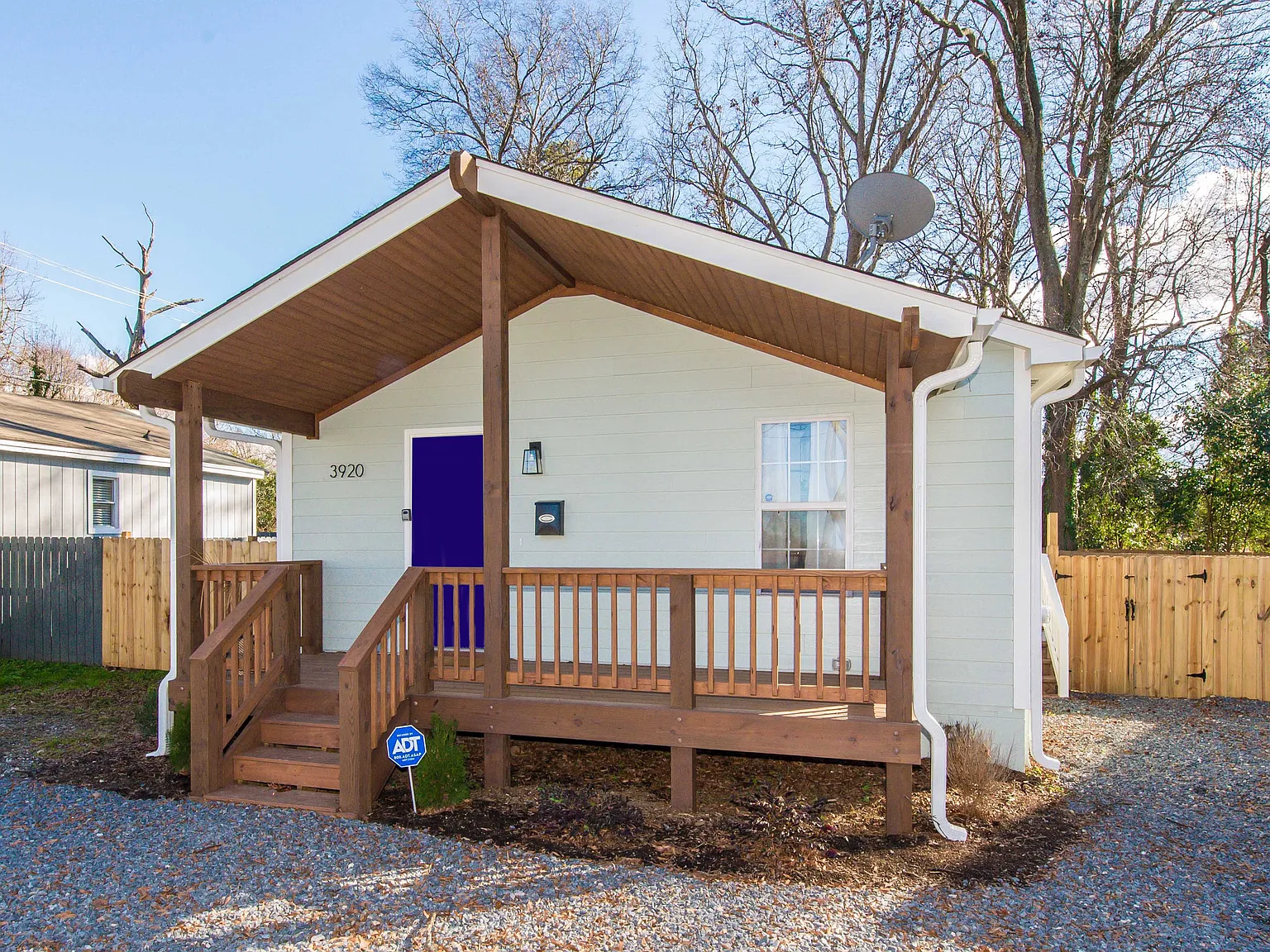 3 bed, 1.5 bath, 1008 sqft, $2,500 — Photo 1