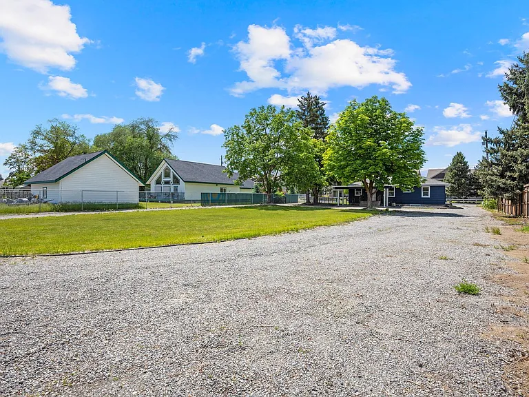 7904 N Crestline St — Photo 47