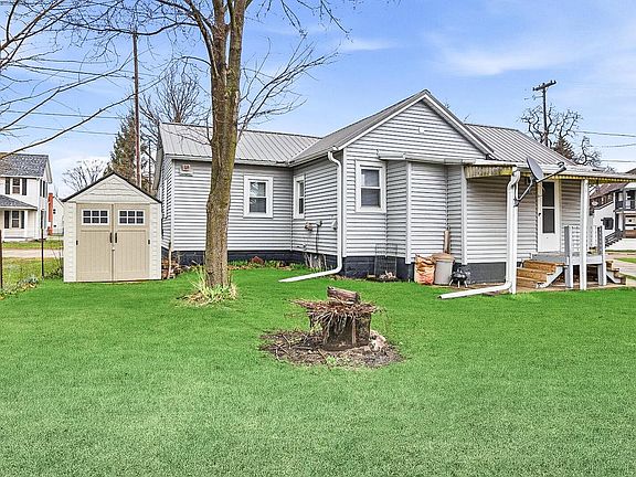 2nd image of 207 Maple STREET