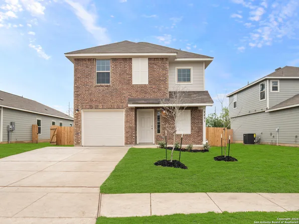 2421 Dino Drive, Seguin, TX 78155