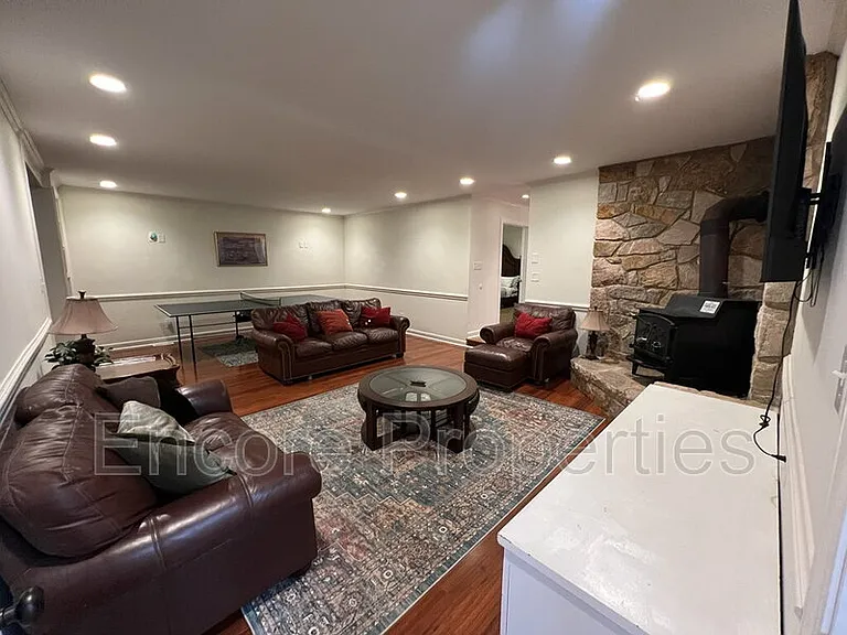 105 Baybrook Ct — Photo 11