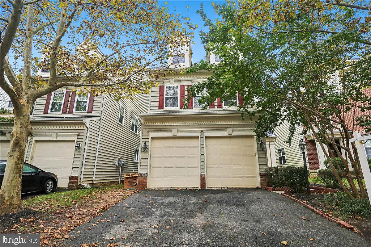 5 bed, 3.5 bath, 3500 sqft, $4,250 — Photo 1