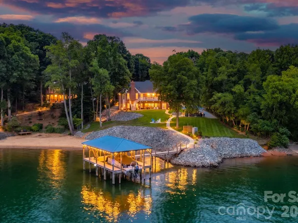 131 Point Of View Dr, Mooresville, NC 28117