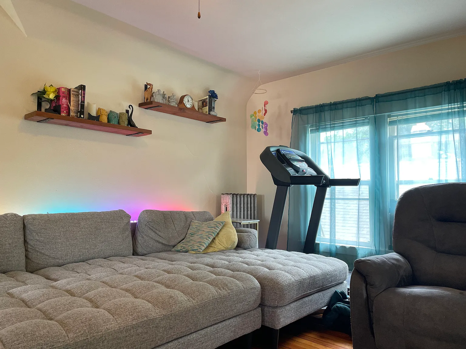 2 bed, 899 sqft, $1,910 — Photo 3