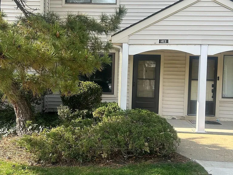 413 Gregorys Way — Photo 1