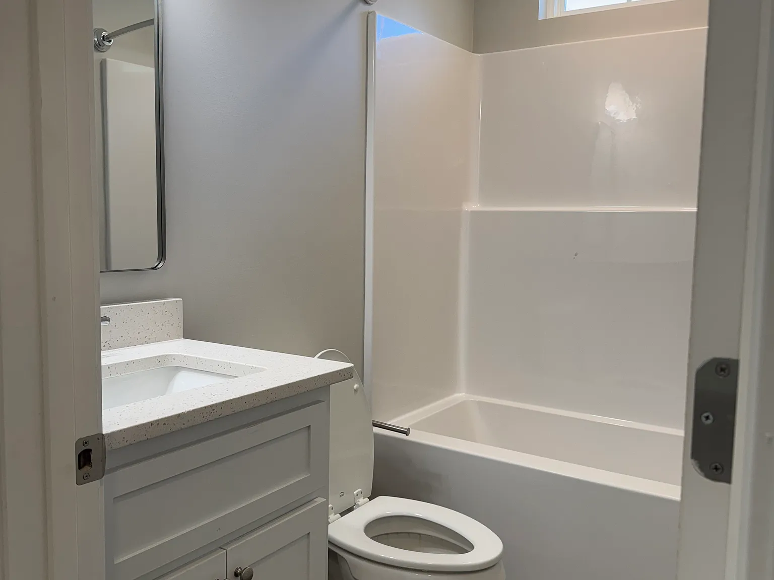 2 bed, 1000 sqft, $1,200 — Photo 2