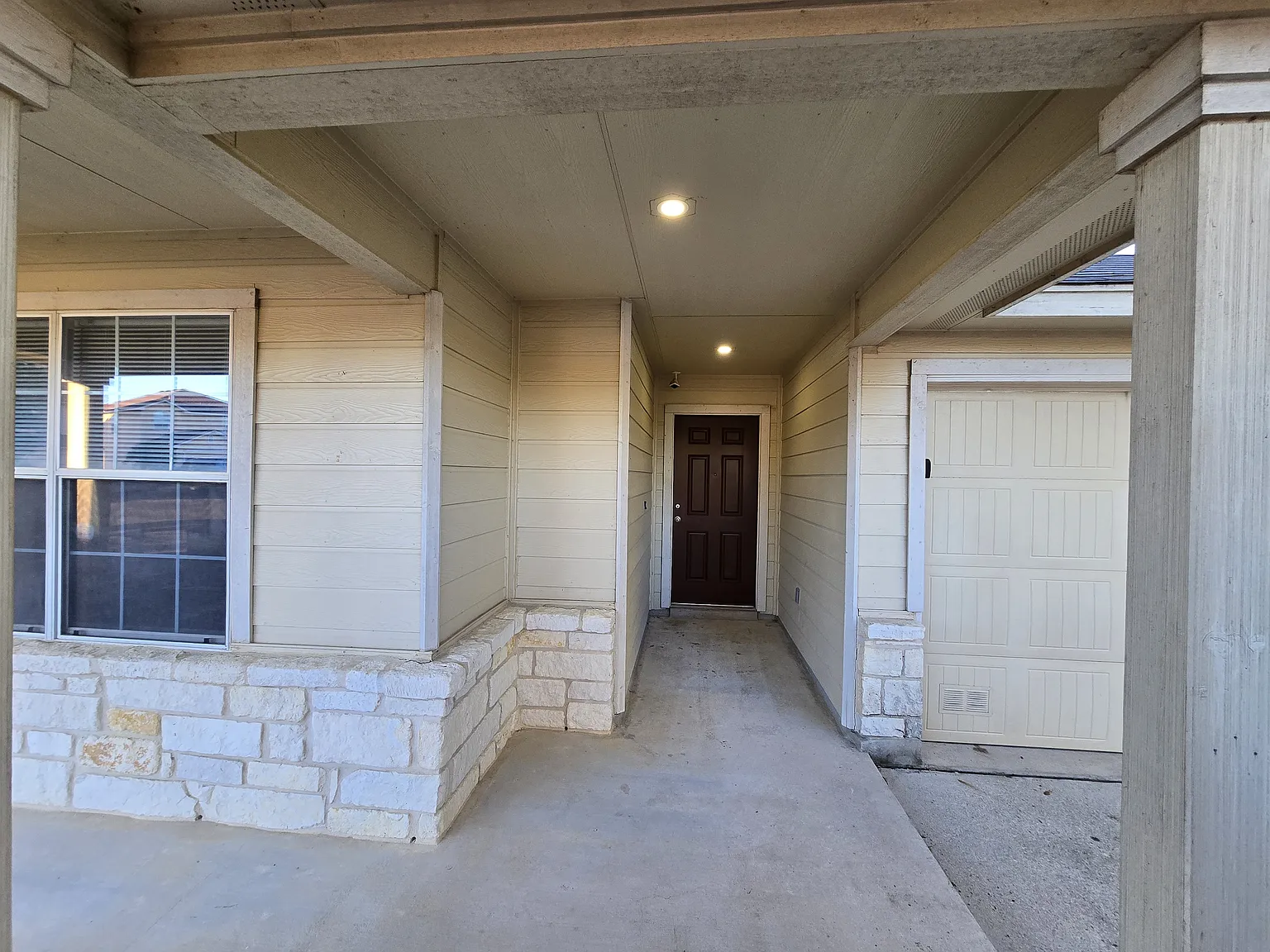 3 bed, 1408 sqft, $1,495 — Photo 2