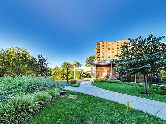 3rd image of 4201 Cathedral Ave NW APT 619E