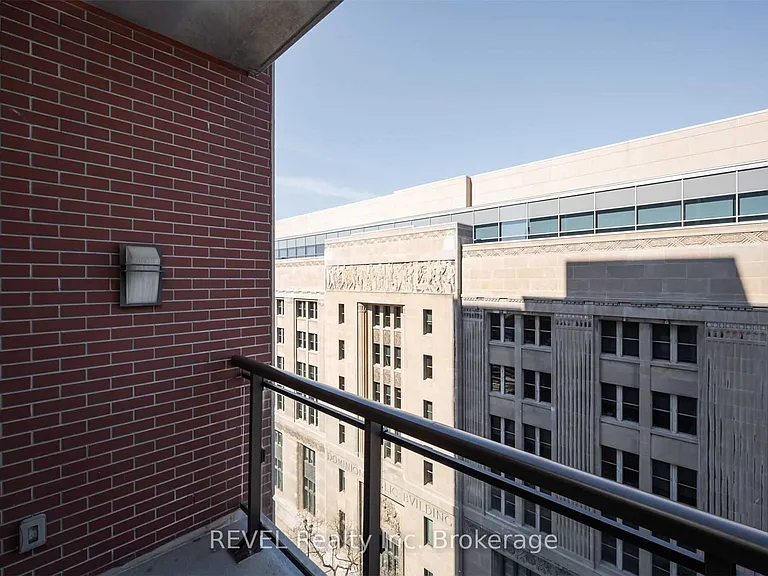112 King St E #907 — Photo 24