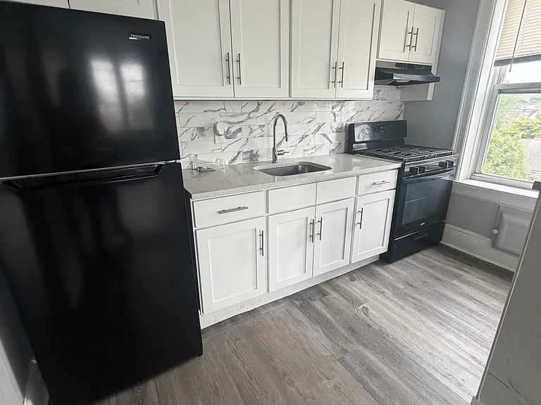 160 Avenue C #D1 — Photo 2