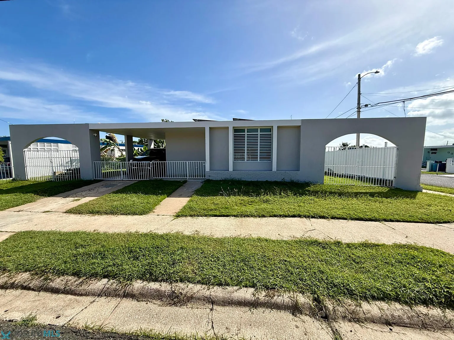3 bed, 2.0 bath, 1700 sqft, $2,300 — Photo 2