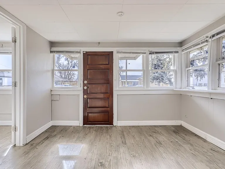 1446 N Valentia St — Photo 4