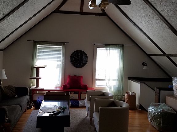 LIVING ROOM w VAULTED CEILINGS