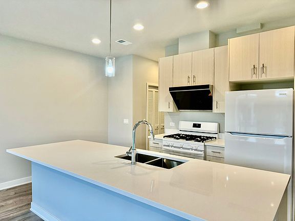 2nd image of 3176 S Archer Ave #408