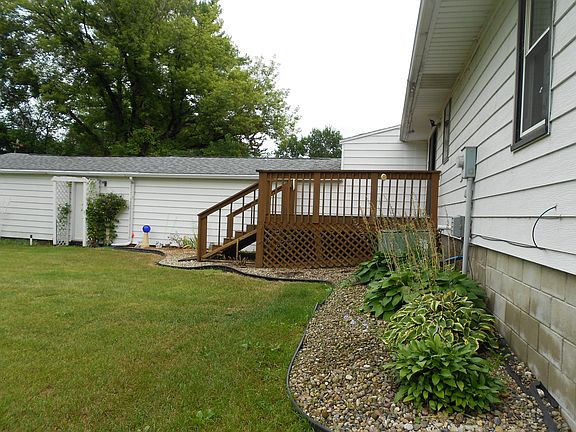 3rd image of 820 Lake St