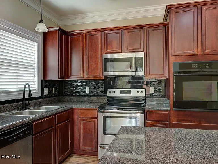 200 Marissa Ct — Photo 10