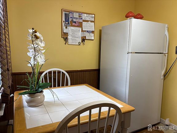 5th image of 256 Harding Rd
