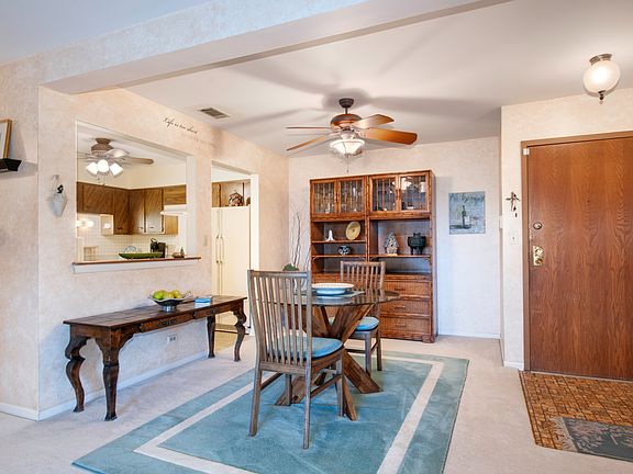 5th image of 714 Walnut Dr APT 410