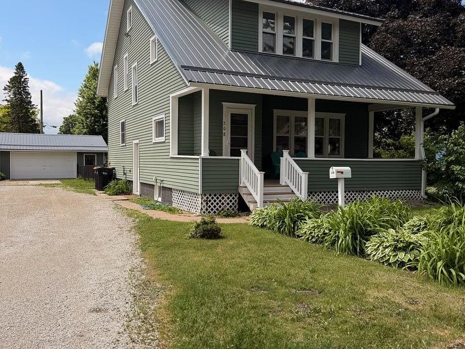 1st image of 208 W Grant St