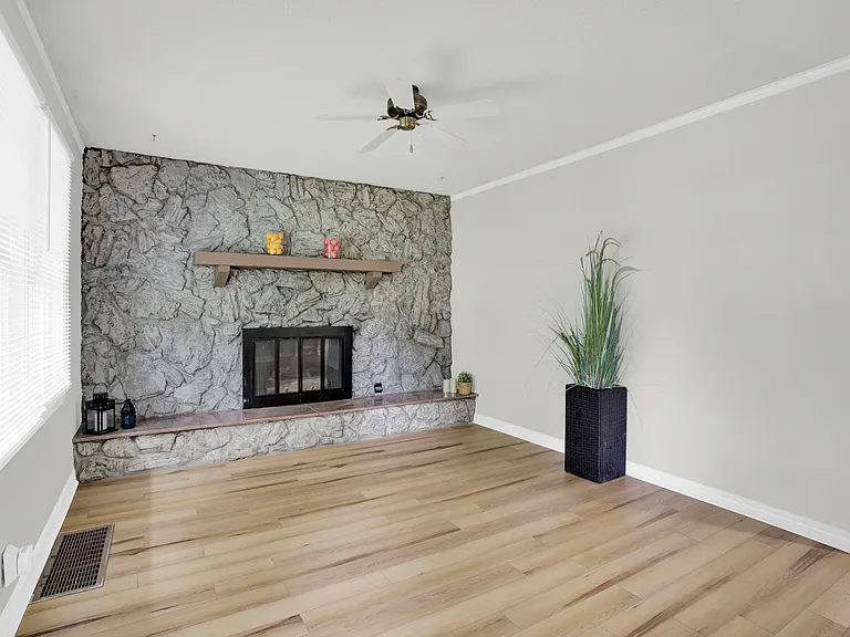W 88th Ter — Photo 1
