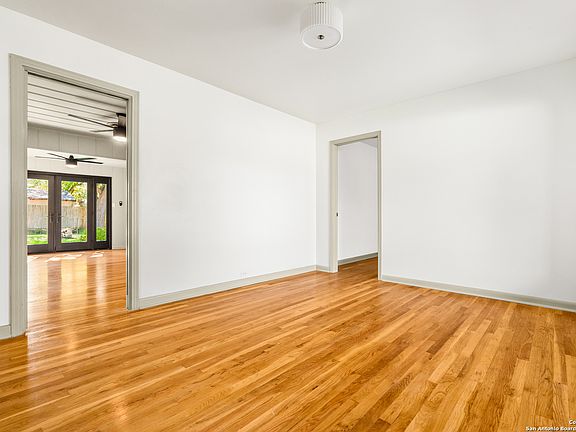 4th image of 302 ALTGELT AVE