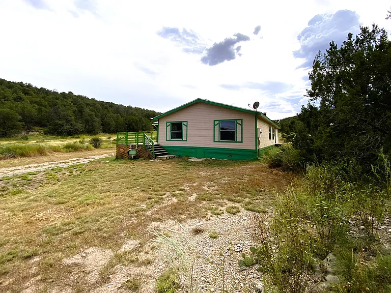 27 Hillcrest Rd — Photo 4