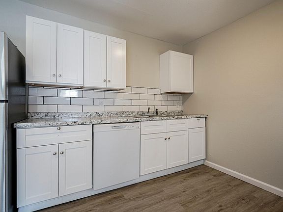 3rd image of 7201 Melrose Ln APT 5