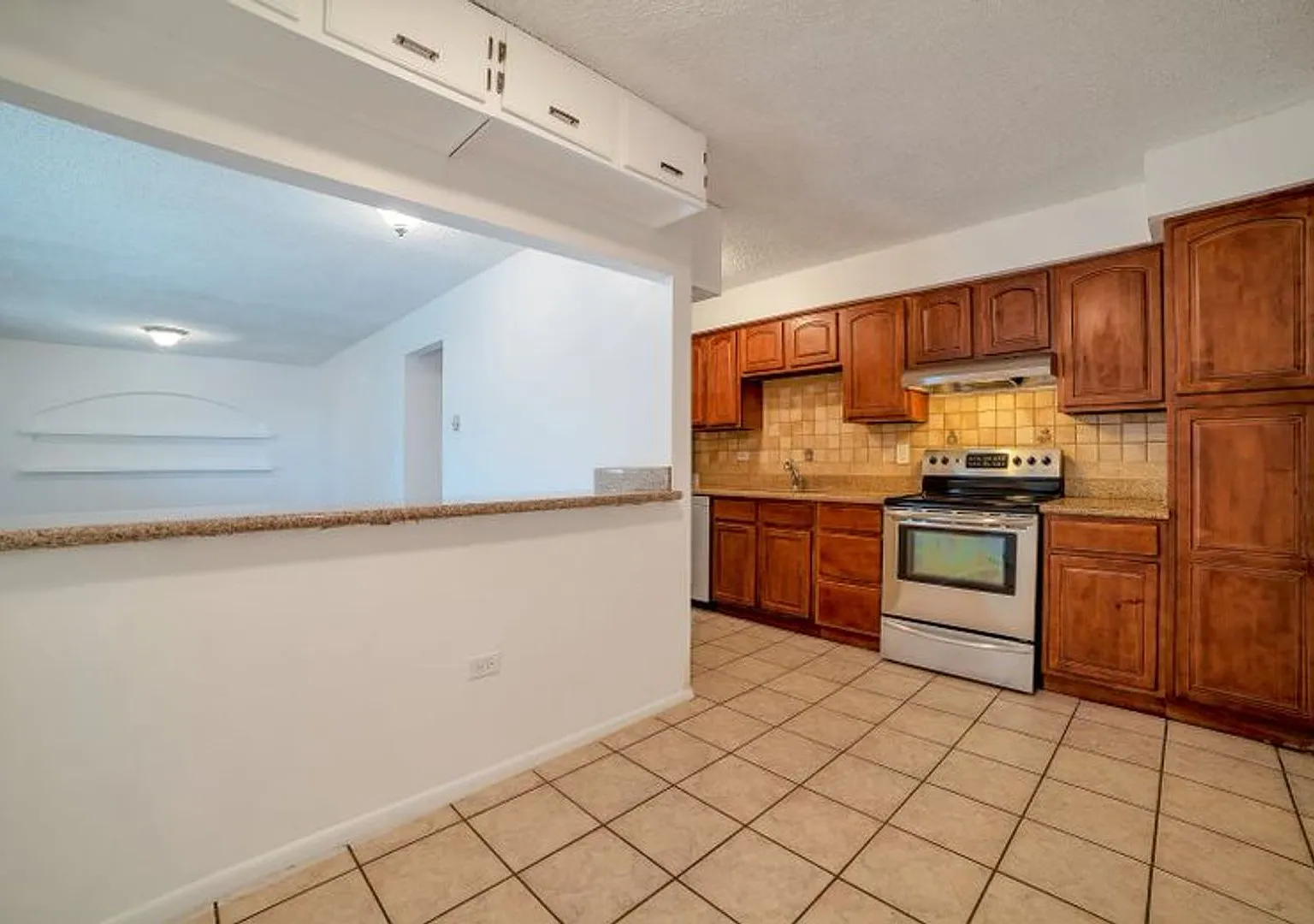 Cute updated 3 bedroom Condo! Community Pool! Off Street Parking! Move in Ready! — Photo 2