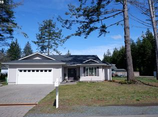 1193 12th Ct SE, Bandon, OR 97411