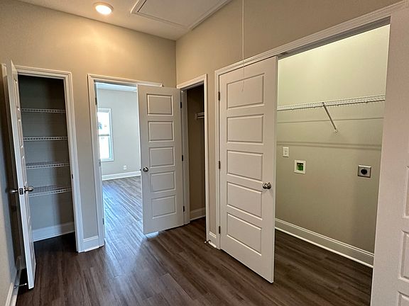 5th image of 212 Drayton Dr #A