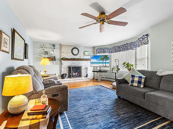 4th image of 331 El Mar Dr