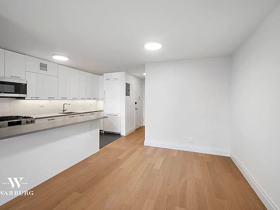 4th image of 115 E 9th St APT 11H