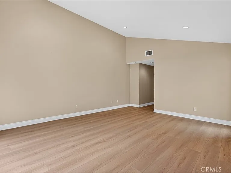 18259 Minnehaha St — Photo 25