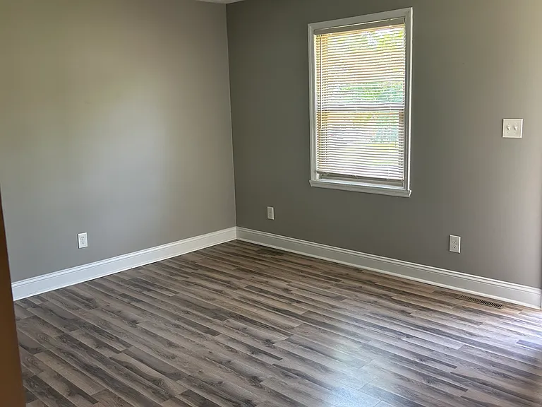 609 Wagonwheel Rd — Photo 5