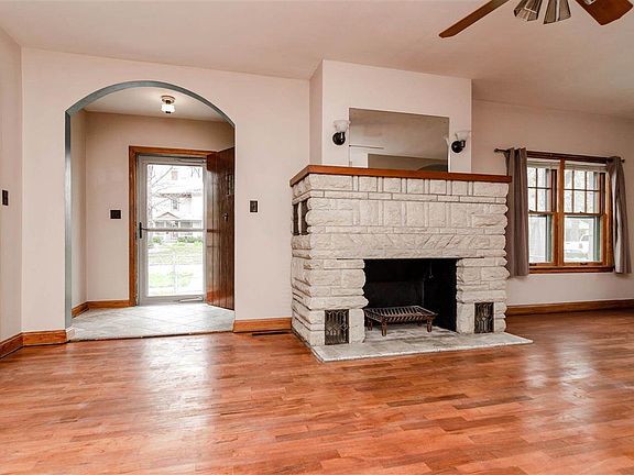 3rd image of 518 W 2nd St
