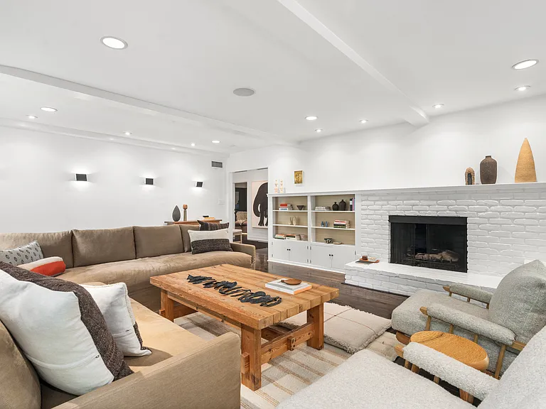 2107 El Roble Ln — Photo 7