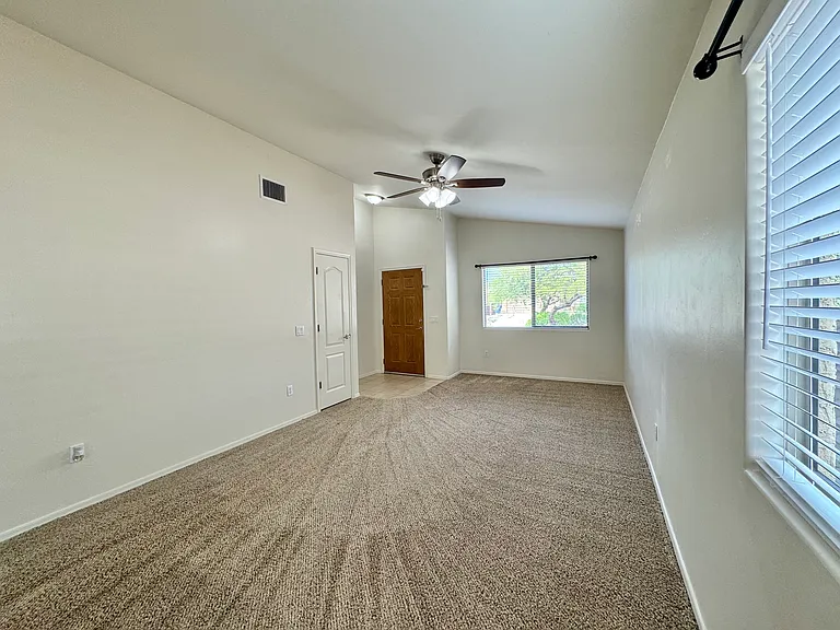 7304 E Laughing Tree Ln — Photo 7