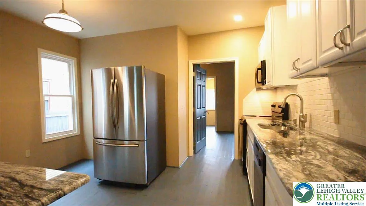 5 bed, 5.5 bath, 2000 sqft, $795 — Photo 3