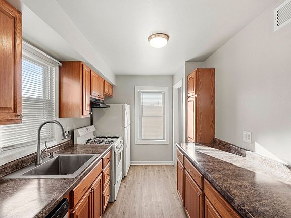 5th image of 8314 Gordon Dr