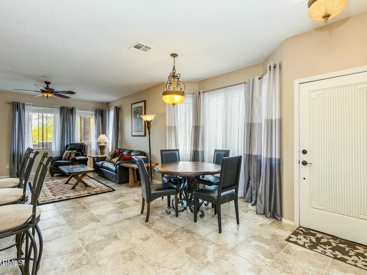 3 bed, 2.0 bath, 1564 sqft, $2,600 — Photo 4